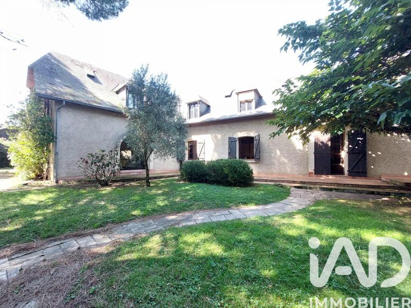 Maison - 389 m² - 10 pièces