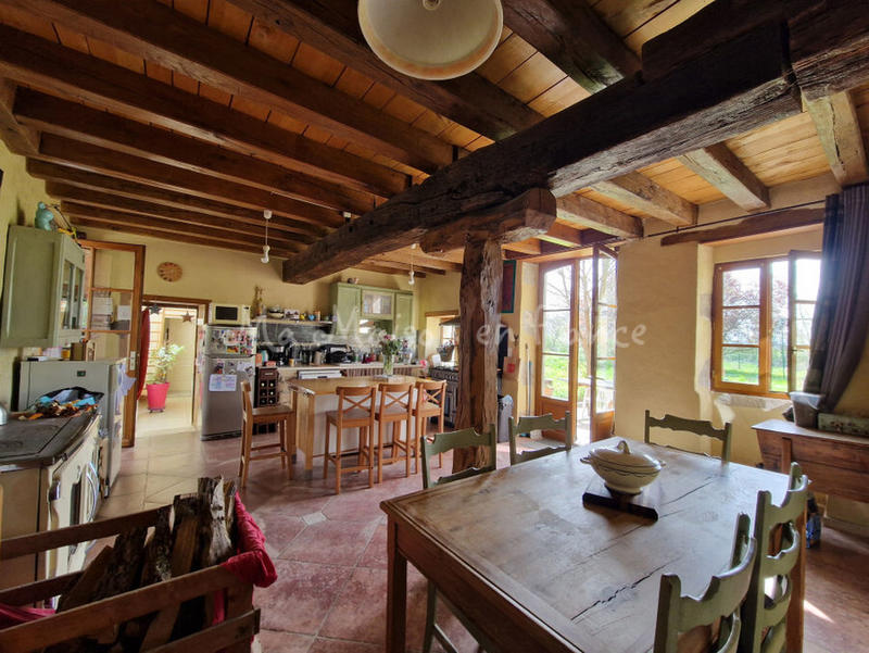 Maison - 213 m² - 8 pièces