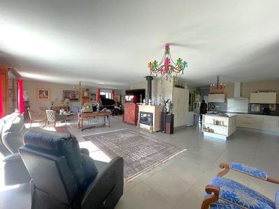 Maison - 262 m² - 7 pièces