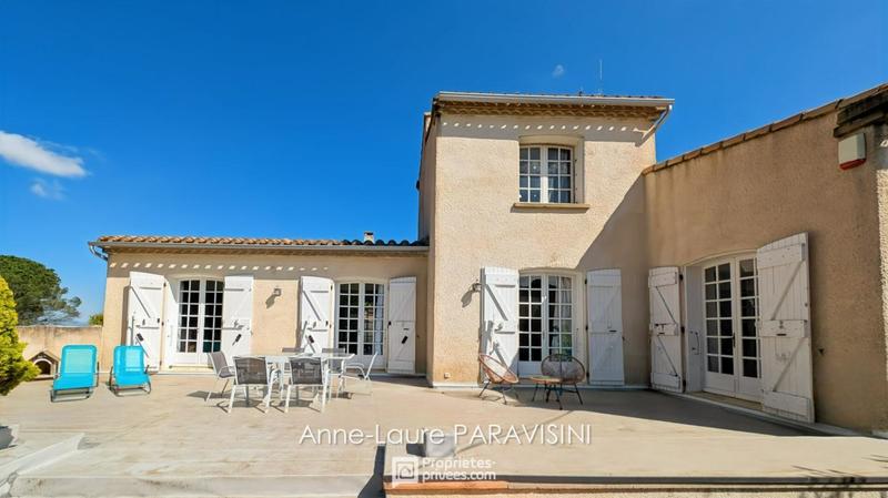 Maison - 270 m² - 10 pièces