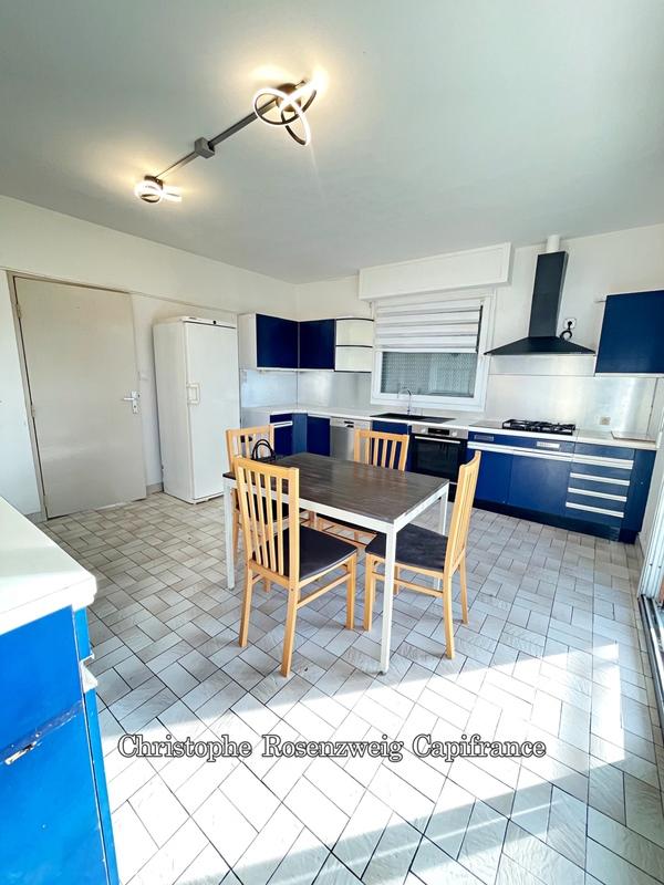 Maison - 249 m² - 10 pièces