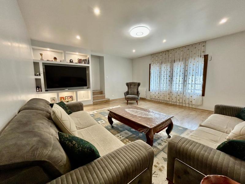 Maison - 225 m² - 7 pièces