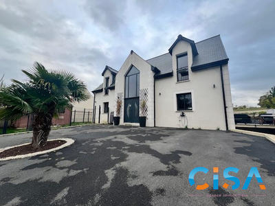 Villa - 211 m² - 8 pièces