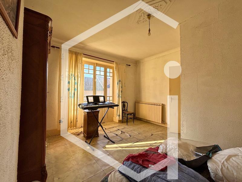 Maison - 218 m² - 9 pièces