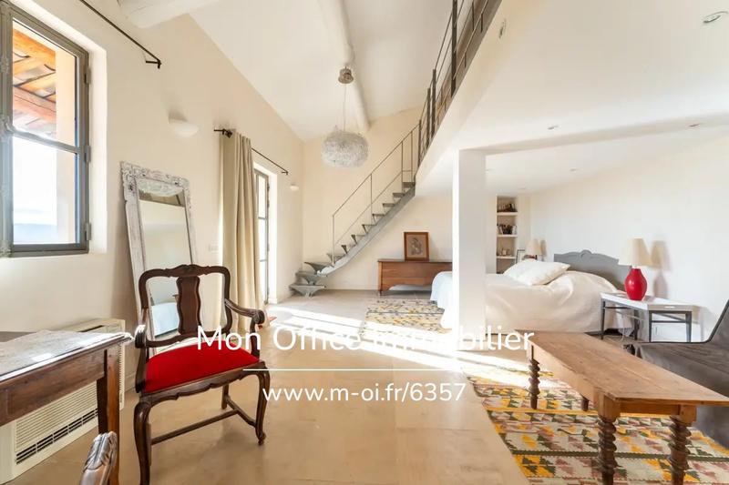 Propriété - 720 m² - 20 pièces