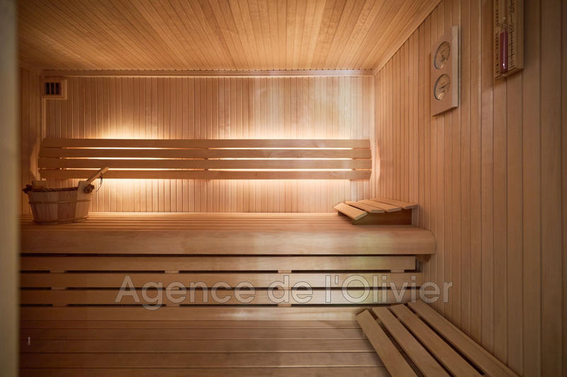 Propriété - 820 m² - 10 pièces