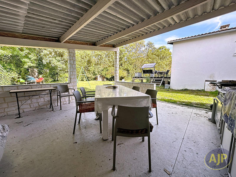 Maison - 220 m² - 11 pièces