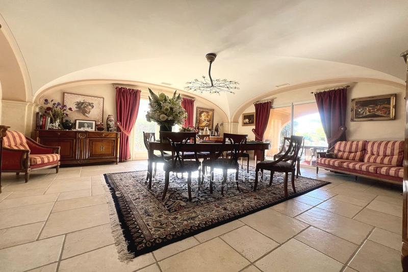 Maison - 208 m² - 6 pièces