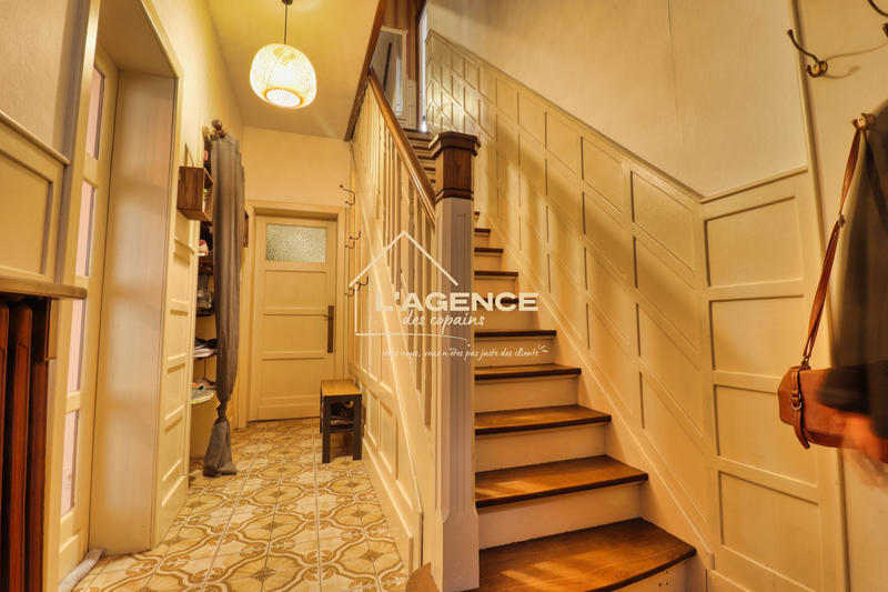 Maison - 147 m² - 9 pièces