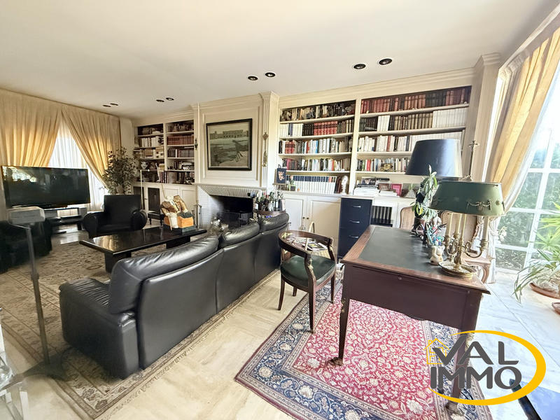 Maison - 270 m² - 7 pièces