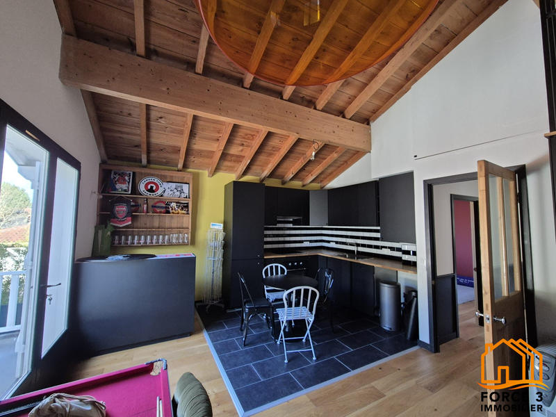 Maison - 215 m² - 7 pièces