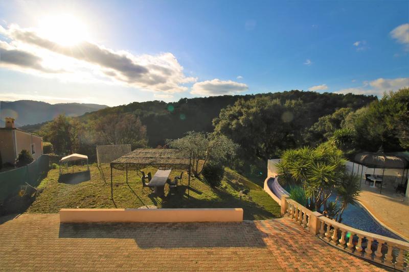 Villa - 223 m² - 8 pièces