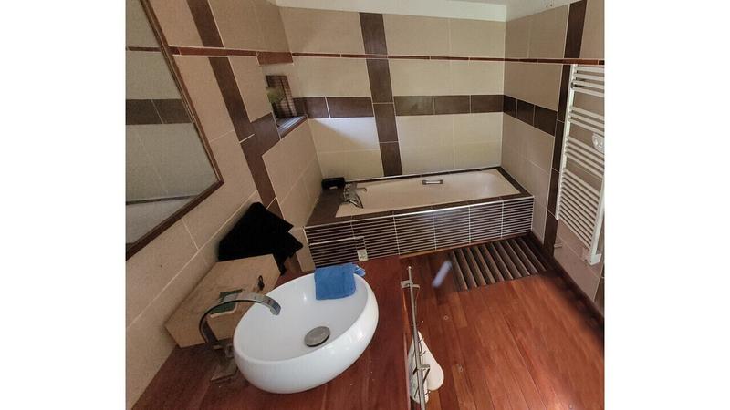 Maison - 245 m² - 11 pièces