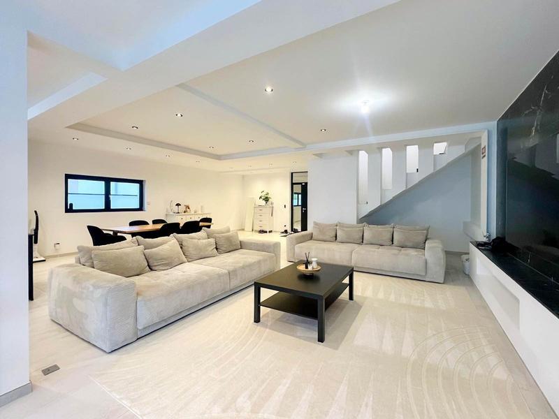 Maison contemporaine - 218 m² - 7 pièces