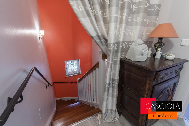 Maison - 318 m² - 8 pièces