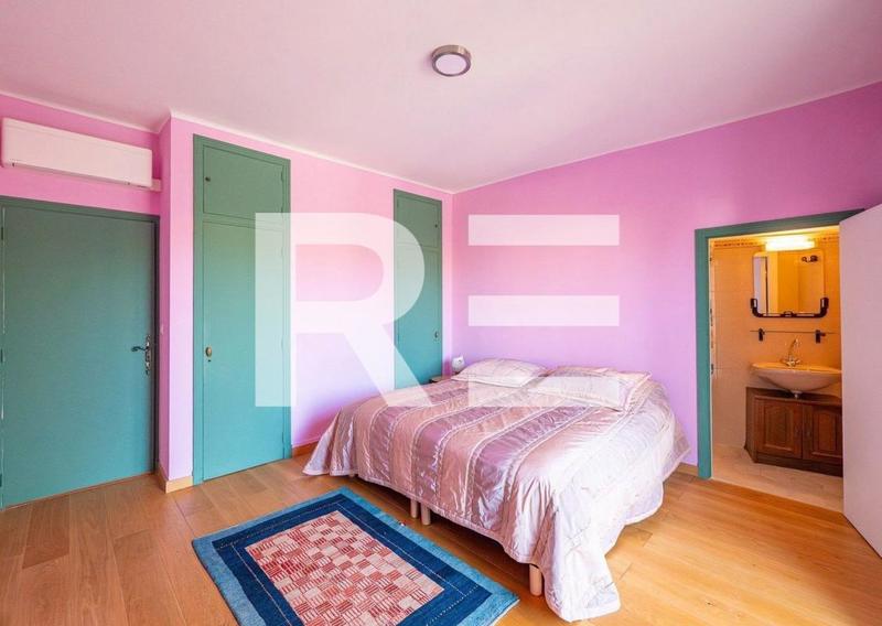 Demeure - 400 m² - 12 pièces