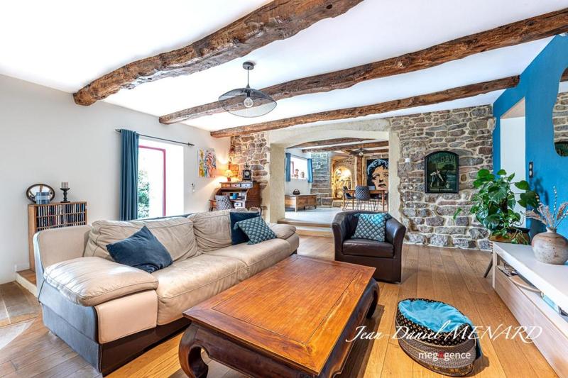 Maison en pierre - 215 m² - 7 pièces