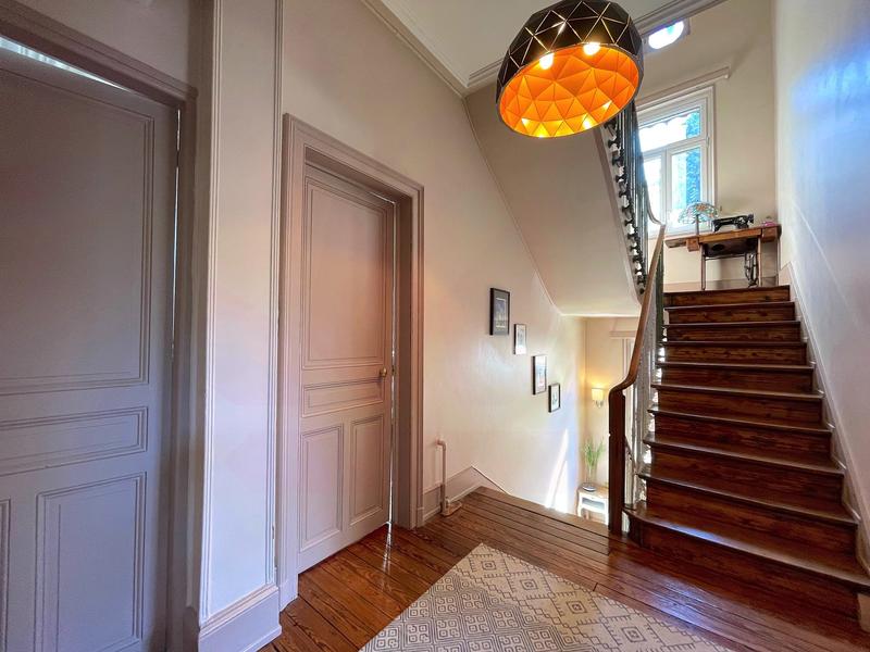 Maison - 250 m² - 7 pièces