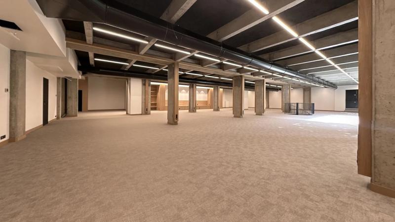 Local commercial - 711 m²