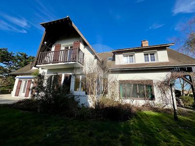 Maison - 293 m² - 10 pièces