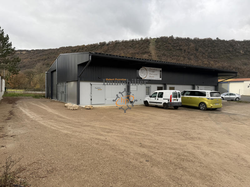 Parking / Garage - 185 m²