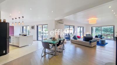 Maison - 166 m² - 4 pièces