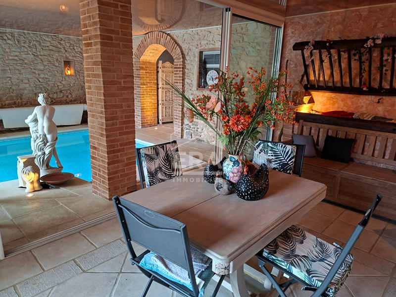 Maison - 440 m² - 7 pièces