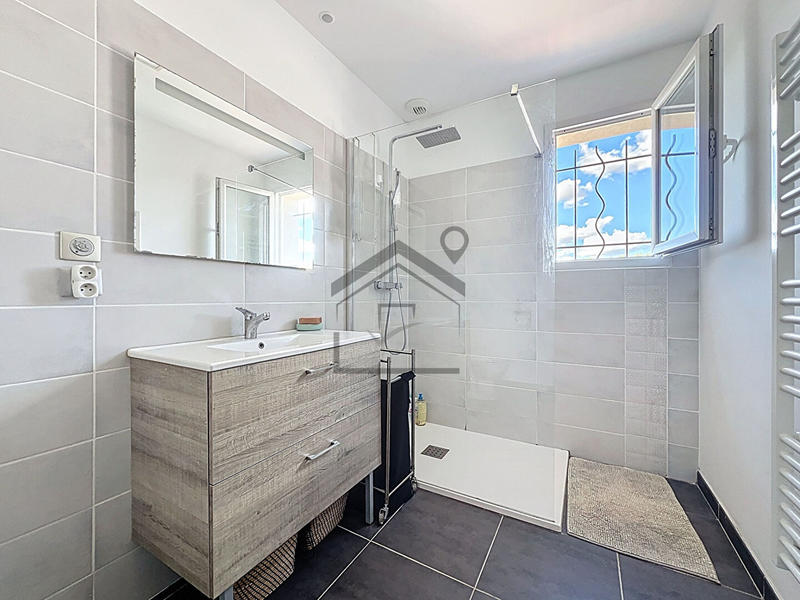 Maison - 93 m² - 5 pièces