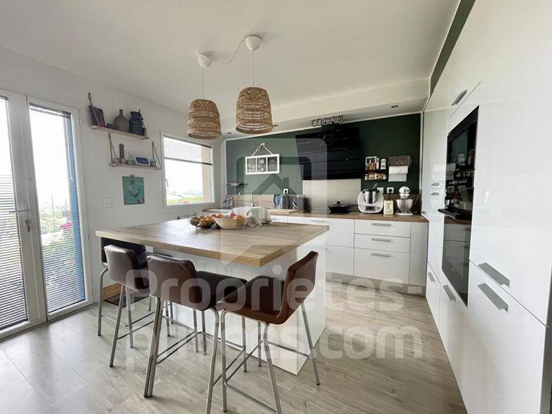 Maison - 210 m² - 7 pièces