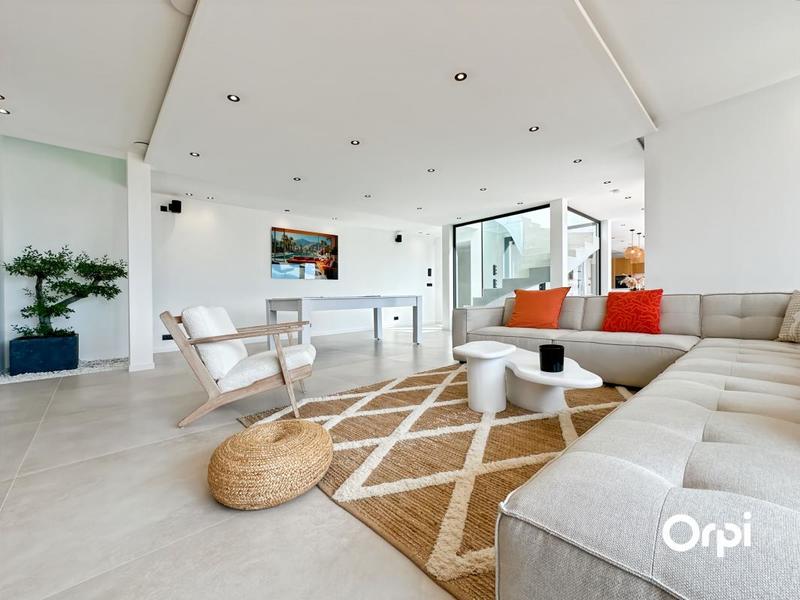 Villa - 242 m² - 5 pièces