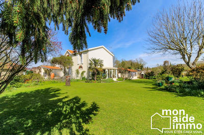 Maison - 311 m² - 7 pièces