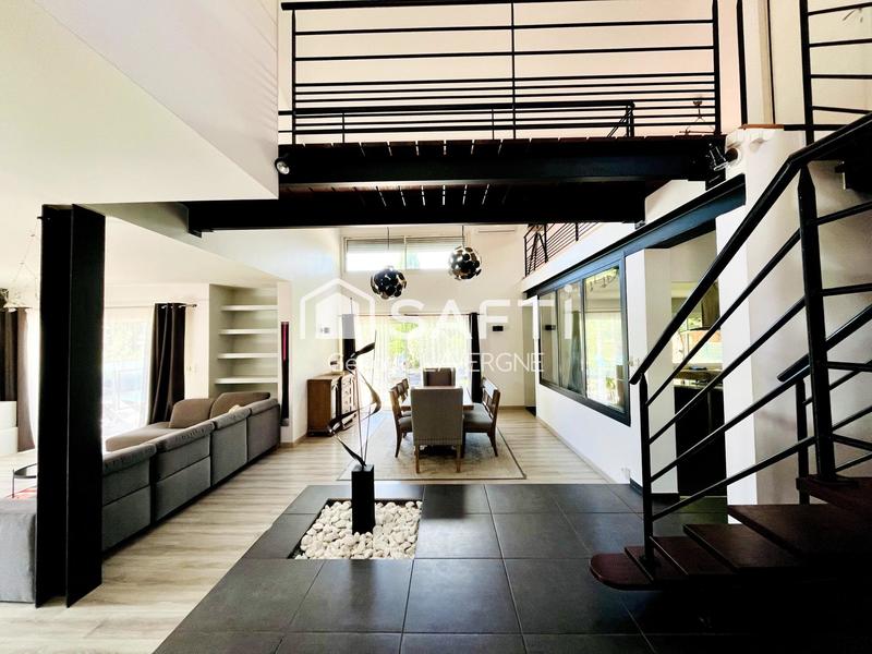 Maison - 265 m² - 7 pièces