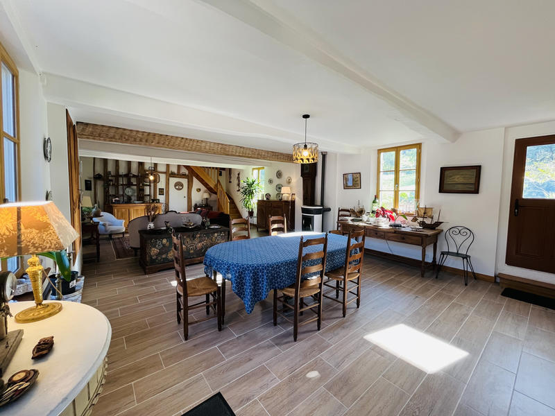Maison - 235 m² - 8 pièces