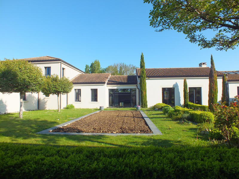 Maison d'architecte - 730 m² - 17 pièces