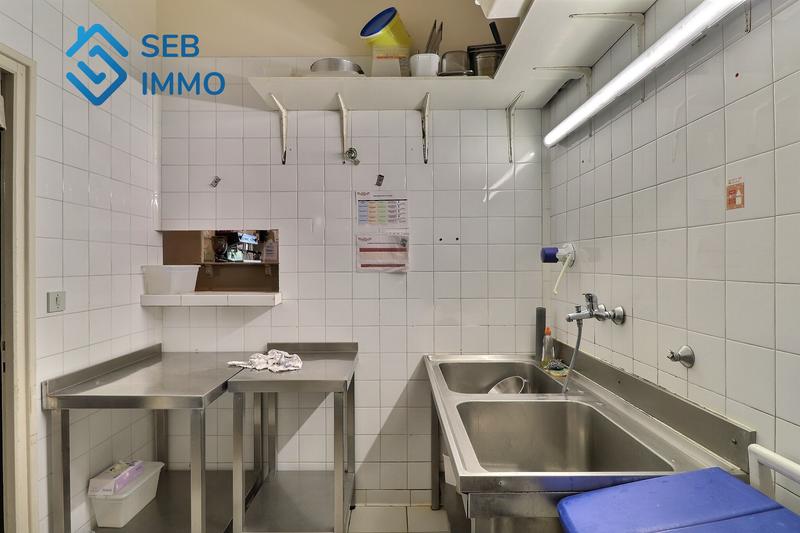 Local commercial - 202 m² - 7 pièces