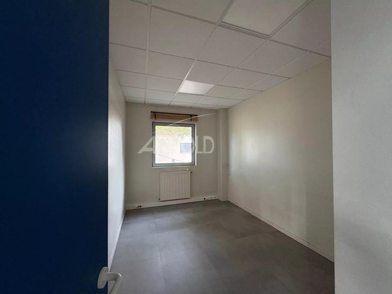 Entrepôt - 730 m² - 11 pièces