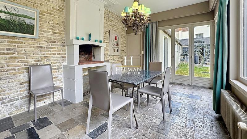 Maison - 348 m² - 11 pièces