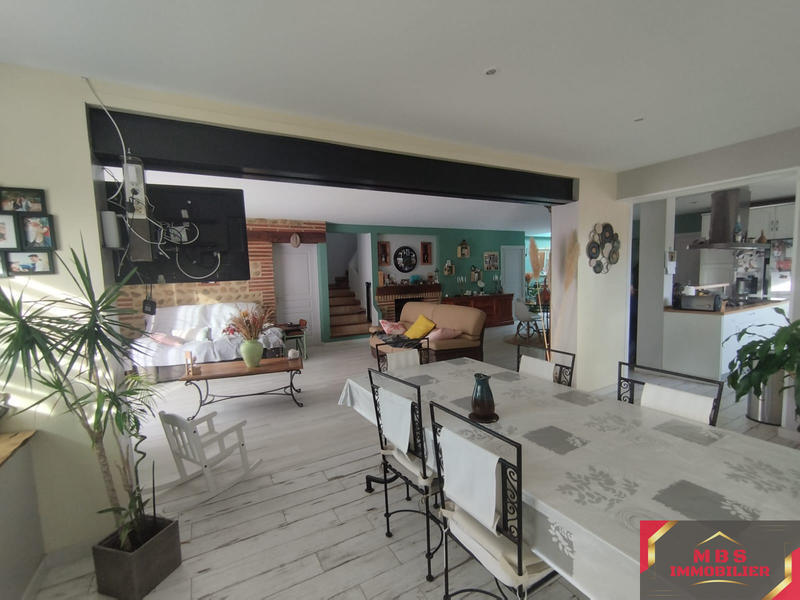 Propriété - 202 m² - 5 pièces