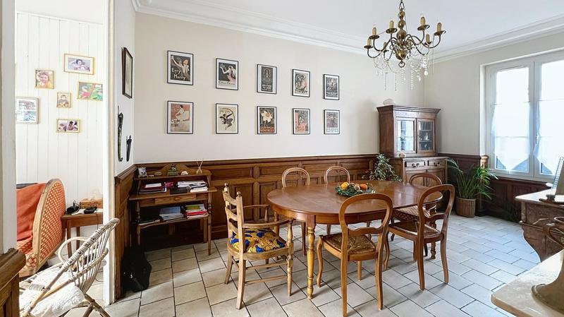 Maison - 208 m² - 8 pièces