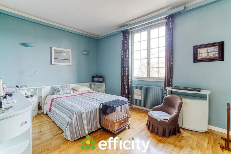 Villa - 223 m² - 10 pièces