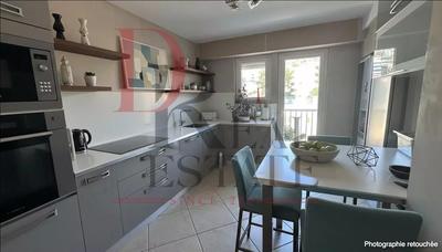 Appartement - 93 m² - 4 pièces