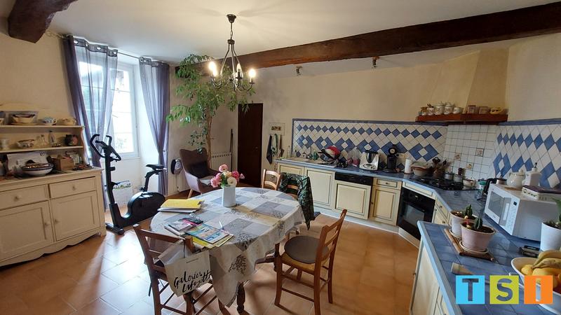 Maison - 230 m² - 7 pièces