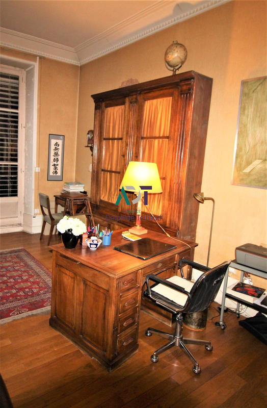 Maison - 300 m² - 12 pièces