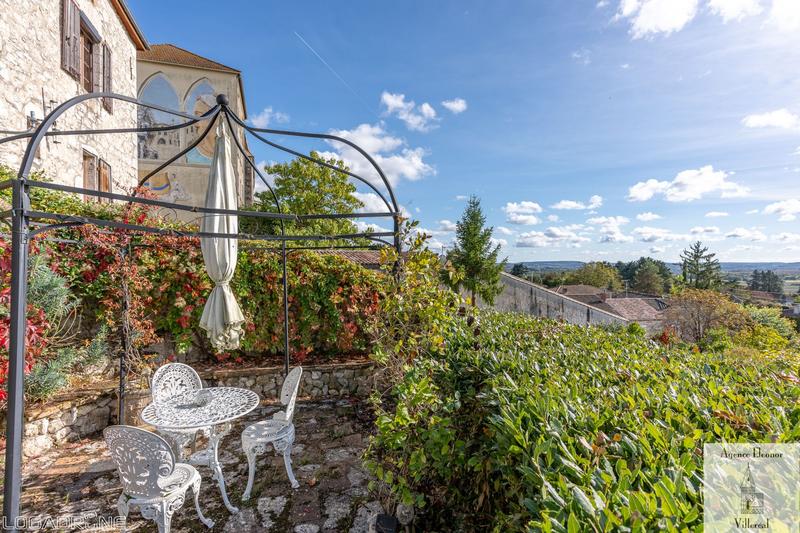 Maison traditionnelle - 195 m² - 7 pièces