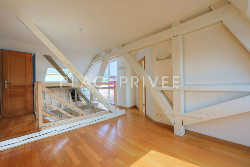 Appartement - 193 m² - 6 pièces