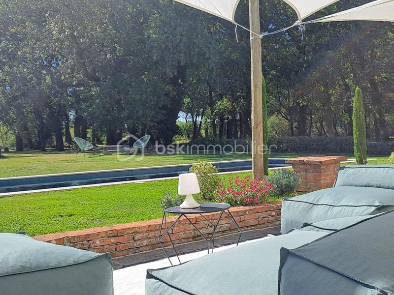 Propriété - 310 m² - 9 pièces