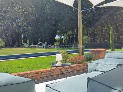 Propriété - 310 m² - 9 pièces