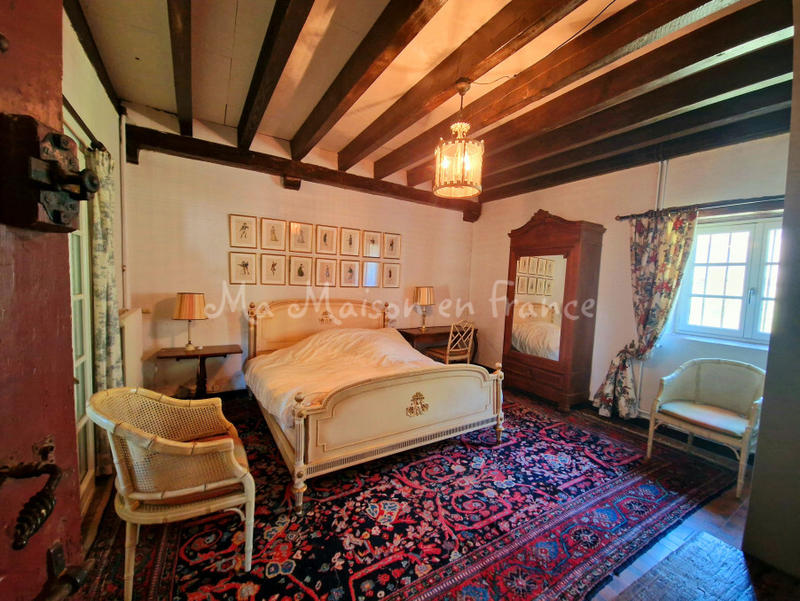 Maison - 395 m² - 12 pièces