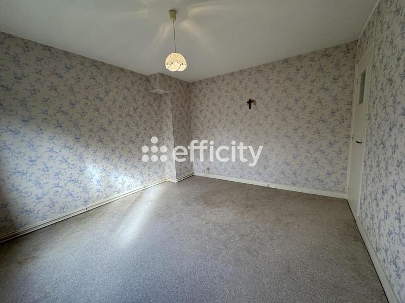 Maison - 90 m² - 9 pièces