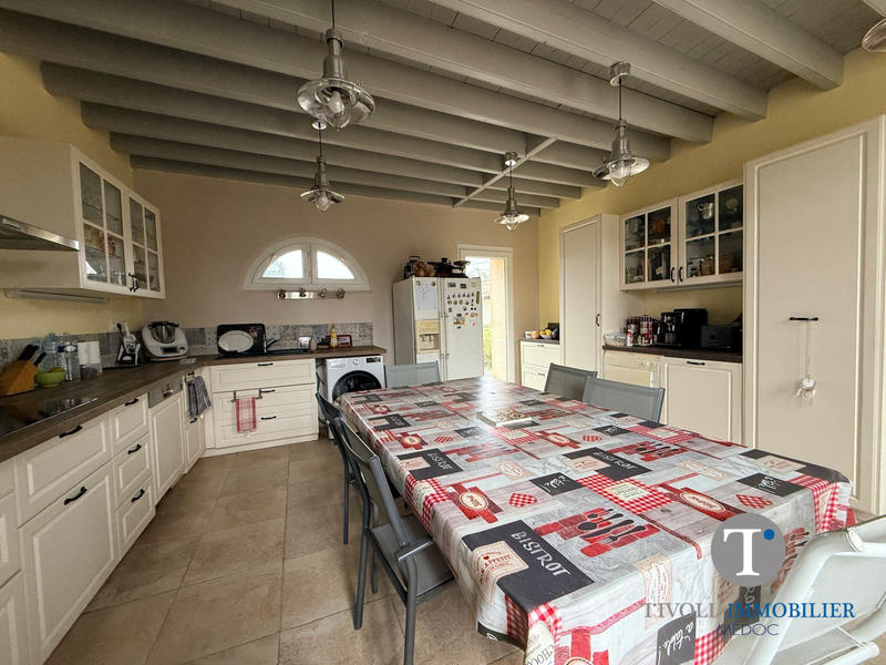 Maison - 225 m² - 9 pièces